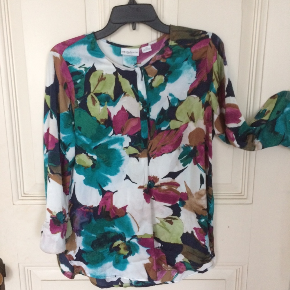 NWOT top soft and silky, 100% poly great colors